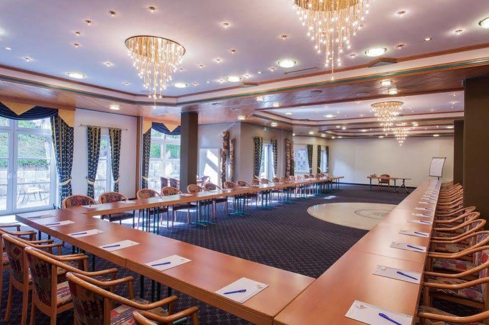 Hotel Dorf Alm Willingen à Willingen  Extérieur photo