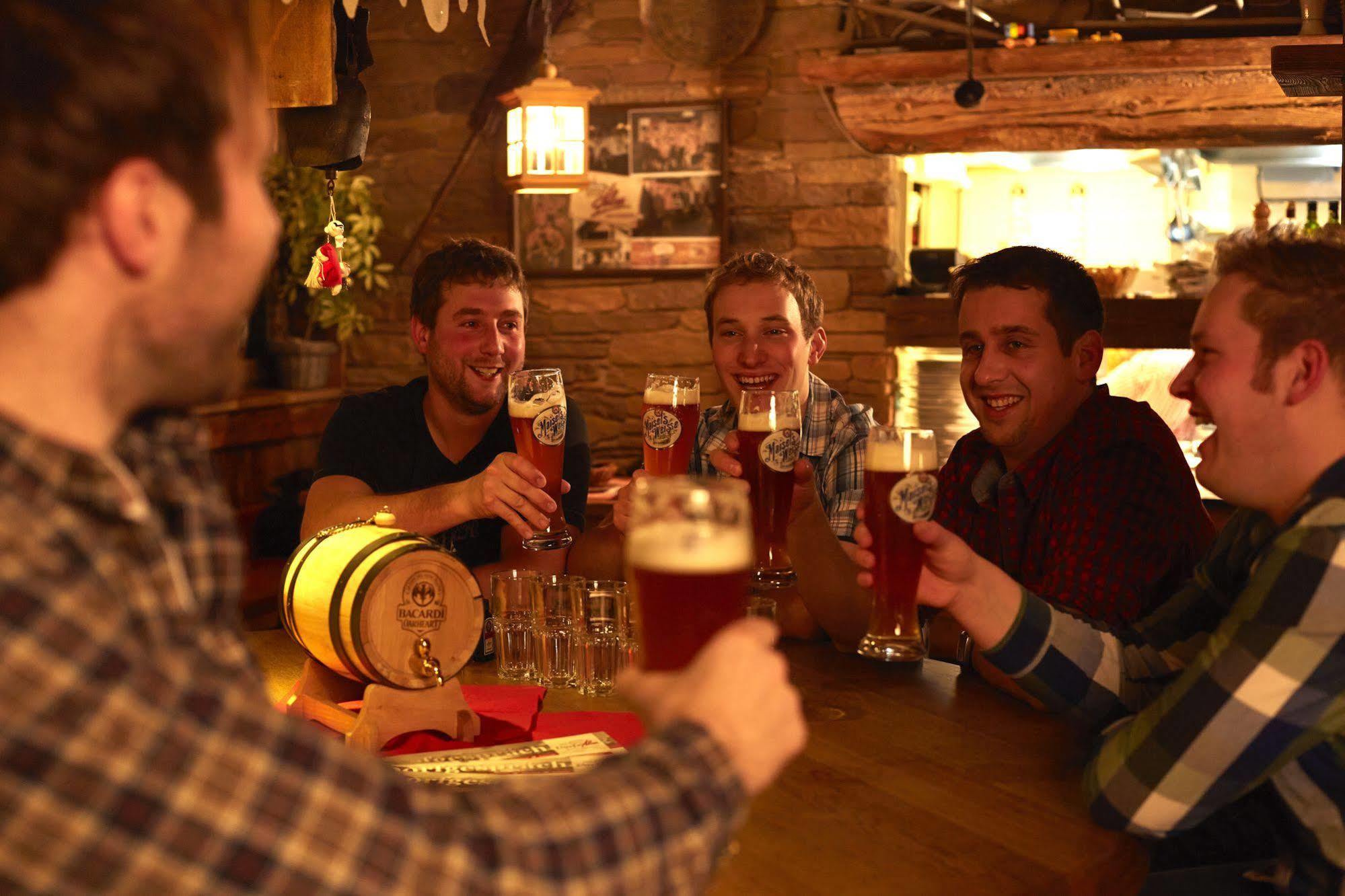 Hotel Dorf Alm Willingen à Willingen  Extérieur photo
