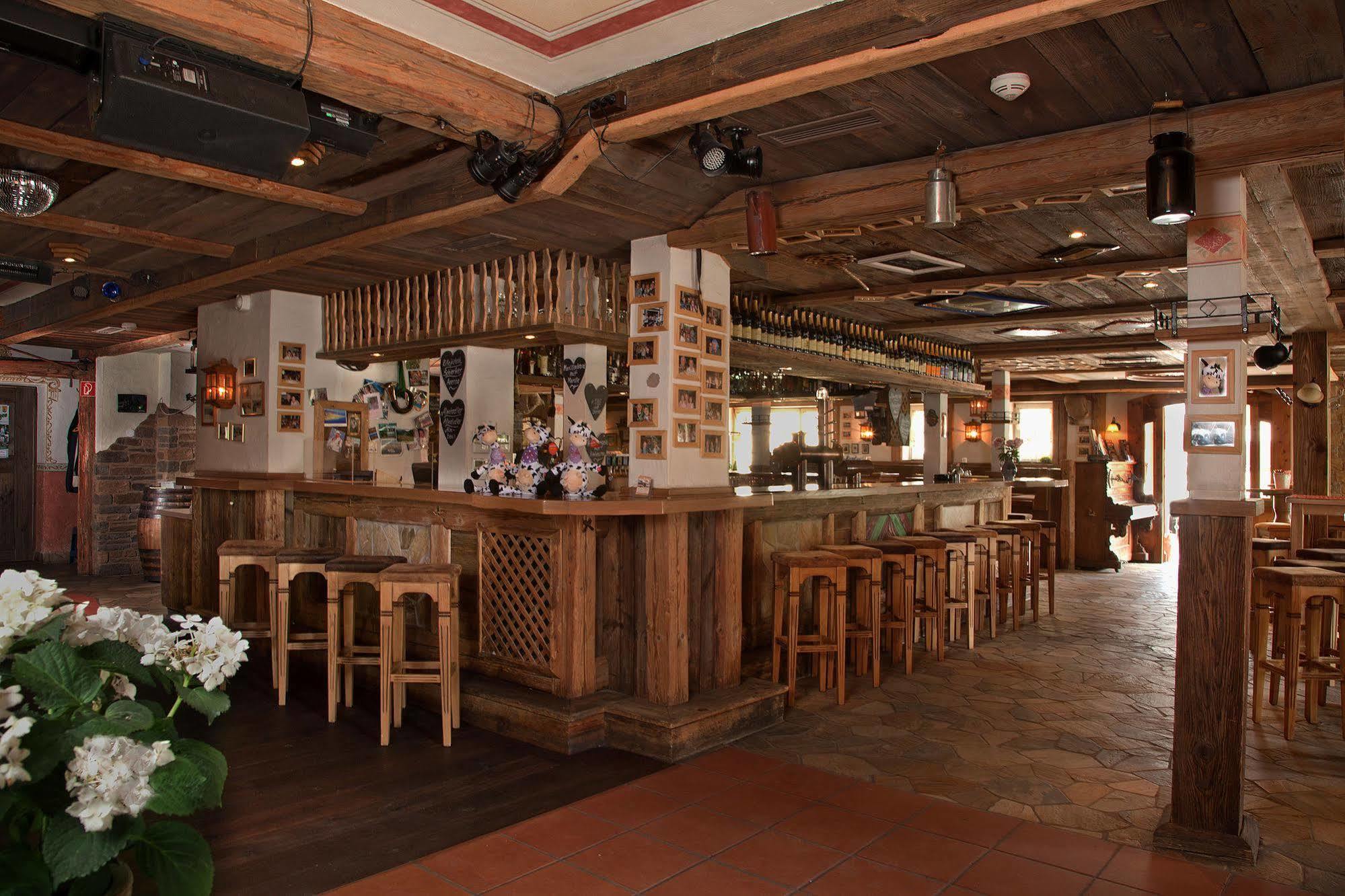 Hotel Dorf Alm Willingen à Willingen  Extérieur photo