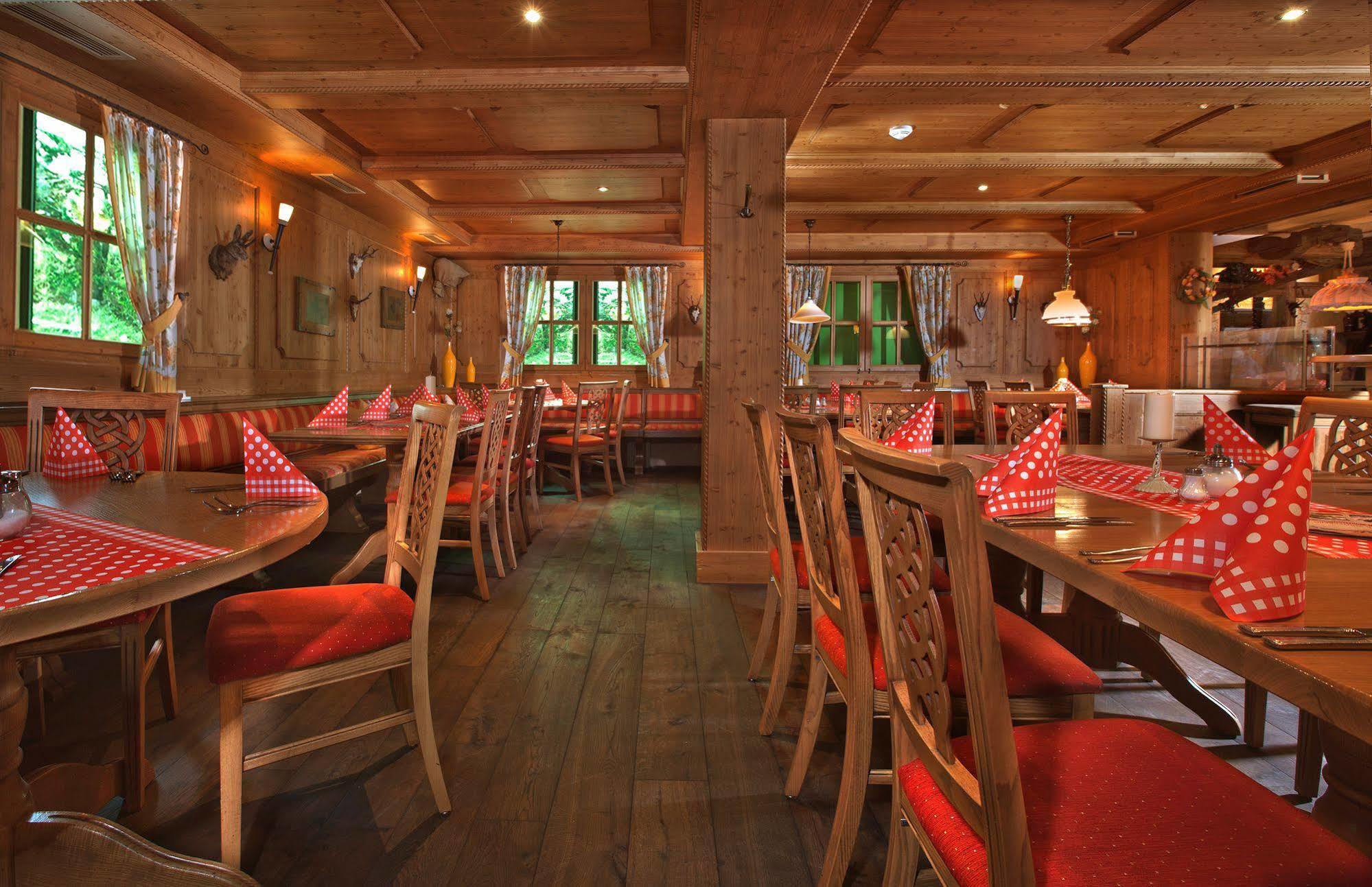 Hotel Dorf Alm Willingen à Willingen  Extérieur photo